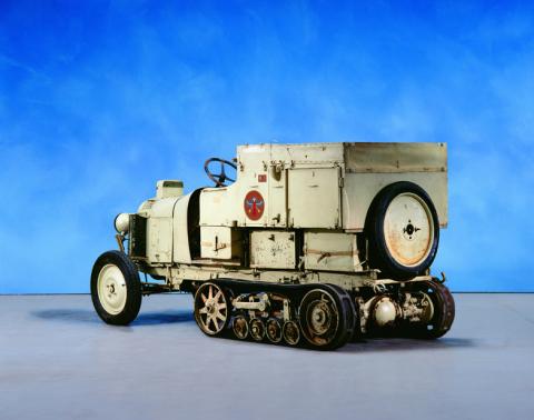 10_hp_type_b2_auto-chenille_croisiere_noire_1924.jpg